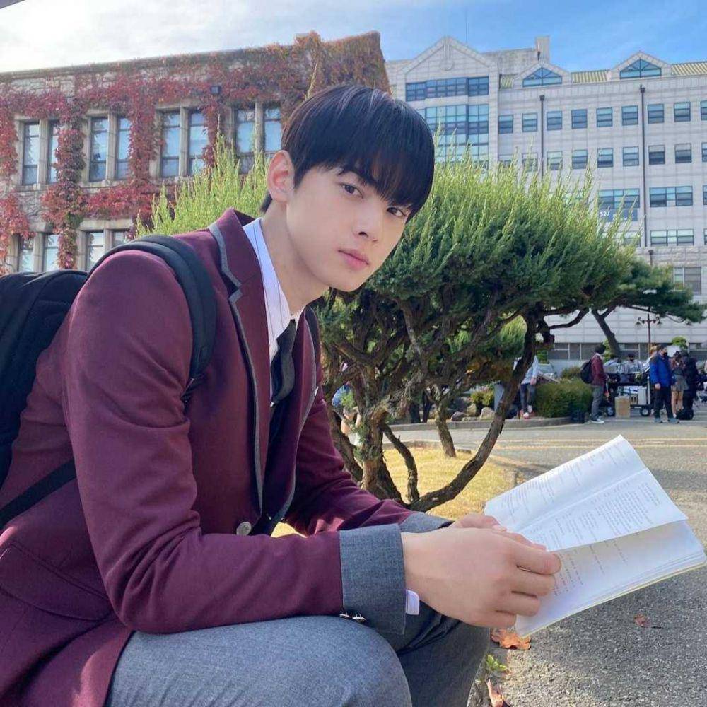 instagram.com/eunwo.o_c