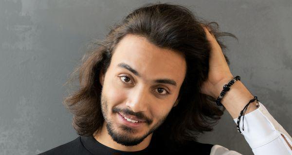 7 Cara Meluruskan Rambut Keriting dengan Alami, Catat Bro!