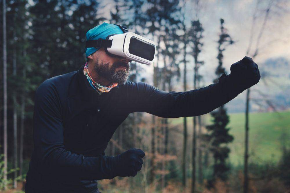 ilustrasi menggunakan VR (pexels.com/Mali Maeder)