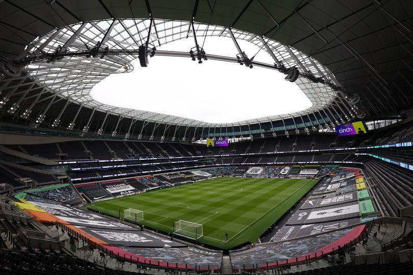 Badai Eunice Guncangkan Atap Stadion Megah Tottenham Hotspur