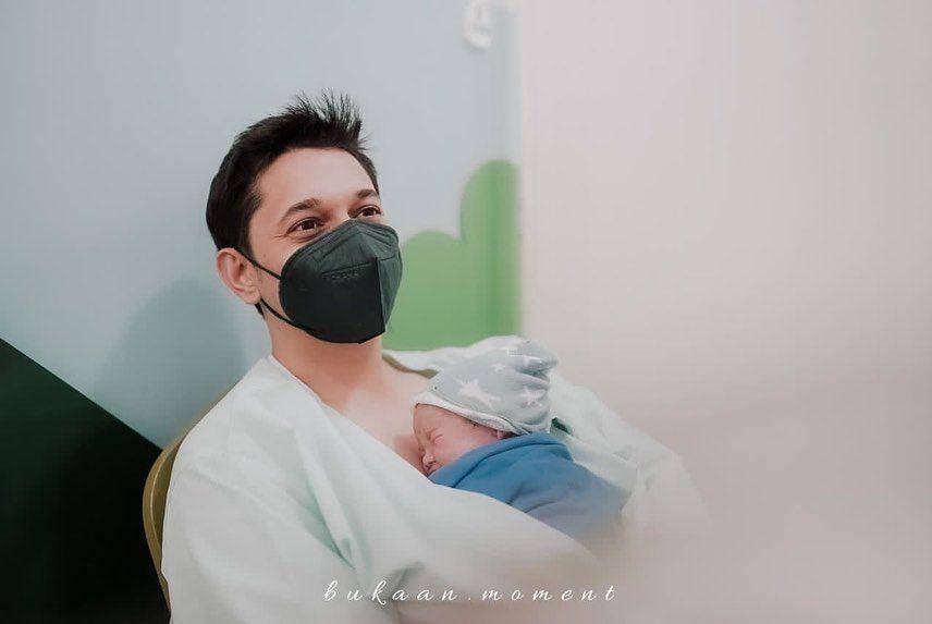 instagram.com/andrewandika