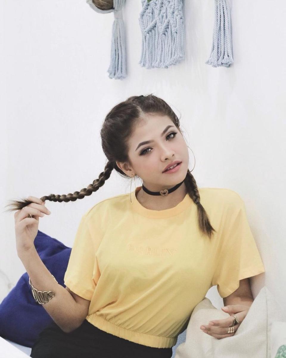 Penuh Pesona! 10 Potret Manis Sara Fajira dengan Gaya Rambut Kepang