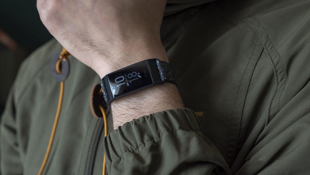 Bantu Gaya Hidup Sehat, Ini 7 Fitness Tracker Terbaik di 2021