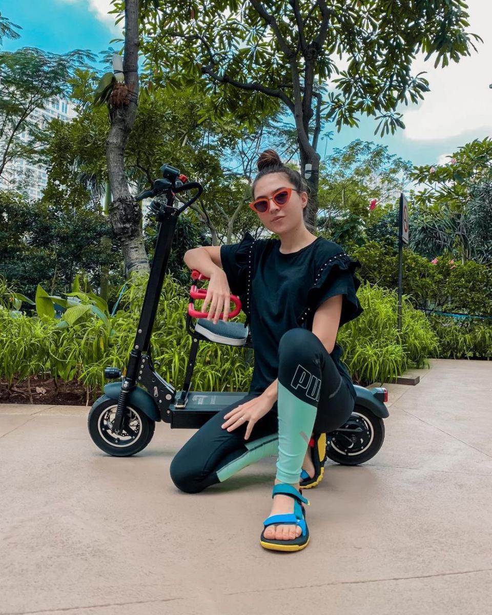 10 Potret Menawan Olivia Jensen saat Bersepeda, Gayanya Oke Banget!