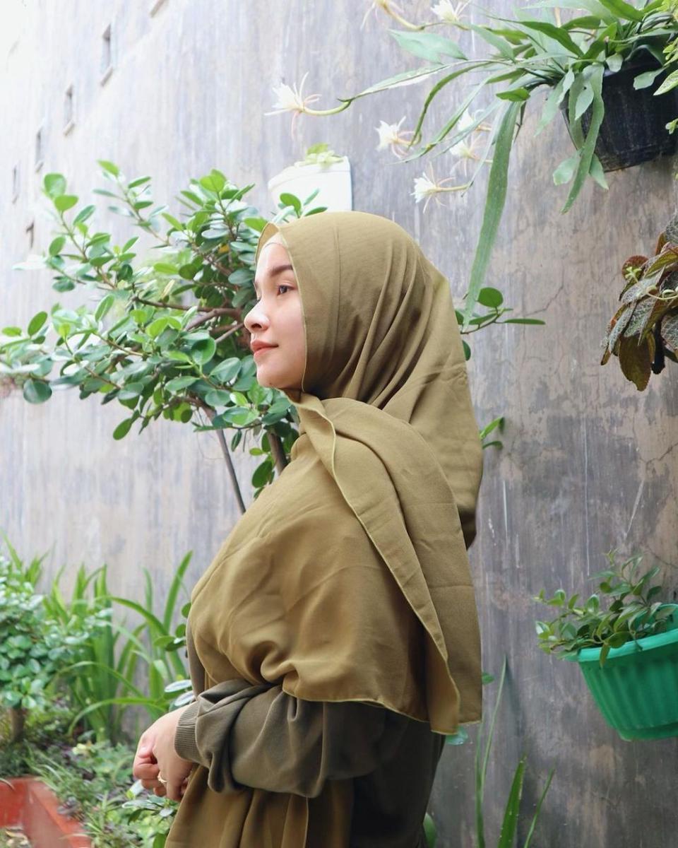9 Pesona Biduan Dangdut Indonesia dalam Balutan Hijab, Bikin Adem!