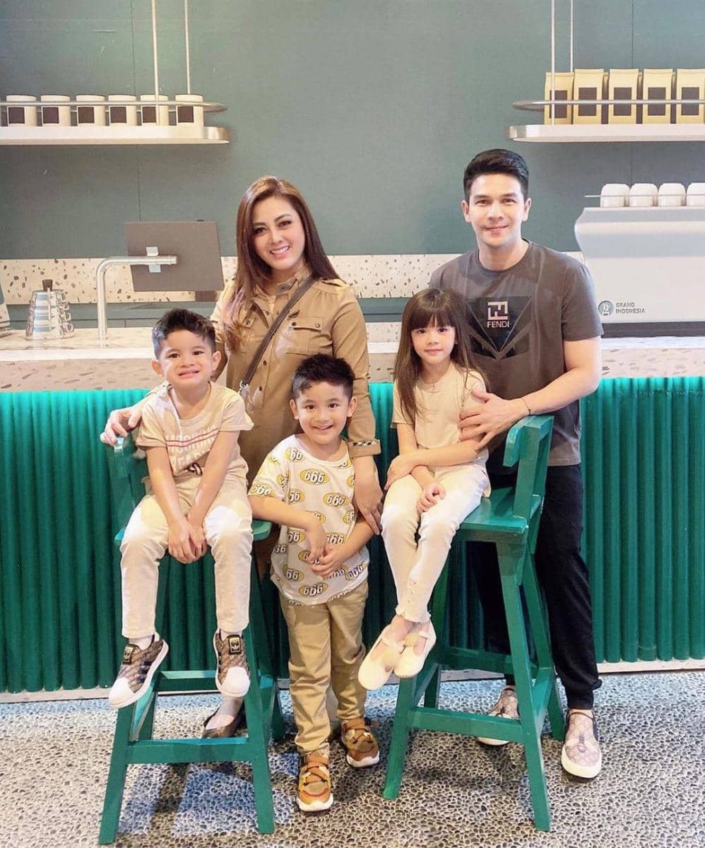 Jonathan Frizzy (instagram.com/ijonkfrizzy)