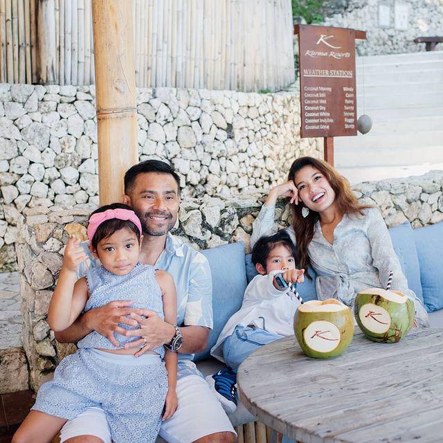 10 Potret Seru Judika Bareng Istri dan Kedua Anak Saat Liburan di Bali