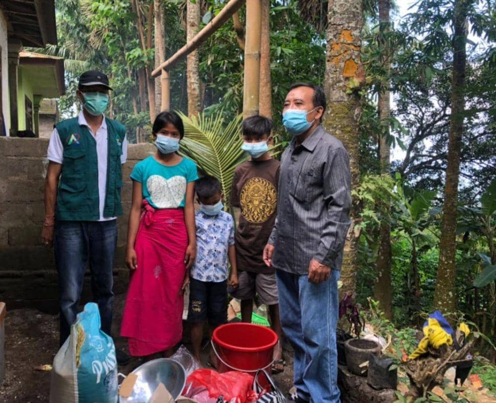 Kisah 3 Anak Yatim Piatu Hidup Mandiri di Perbukitan Bali