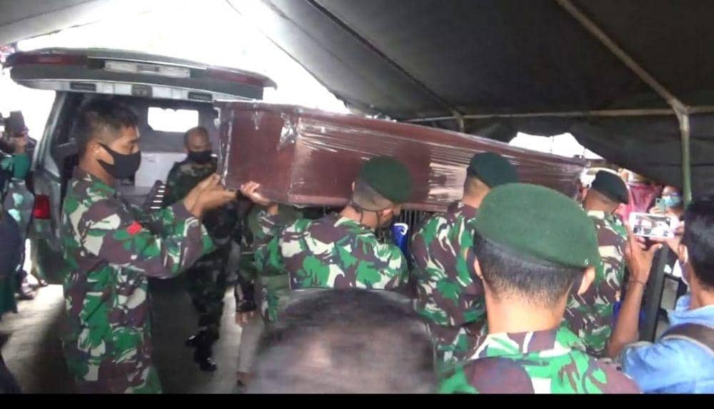 Jenazah RR korban pembunuhan oleh oknum TNI diantarkan ke rumah duka di Balikpapan (Dok.IDN Times/Istimewa)