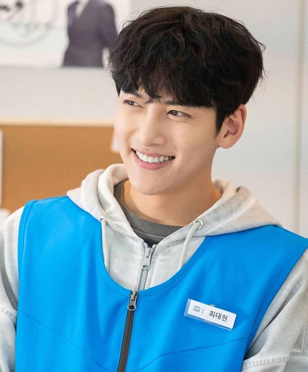 Ji Chang Wook berperan sebagai pemilik mini market di Backstreet Rookie (instagram.com/rasa_0921)