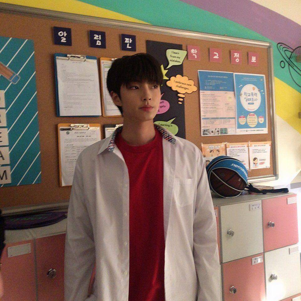 Hwang In Yeop berperan di 18 Again (instagram.com/keyeastofficial)