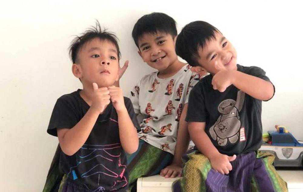 10 Potret Kompak Ketiga Jagoan Kecil Enno Lerian, Sibling Goals Banget