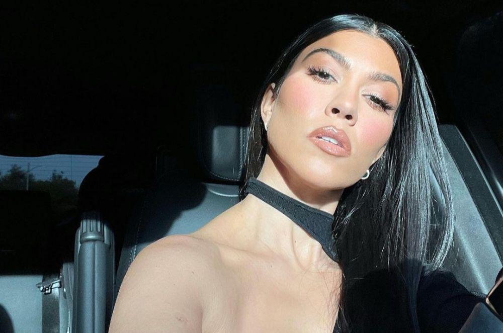 Tetap Awet Muda, 10 Pesona Kourtney Kardashian di Usia 42 Tahun