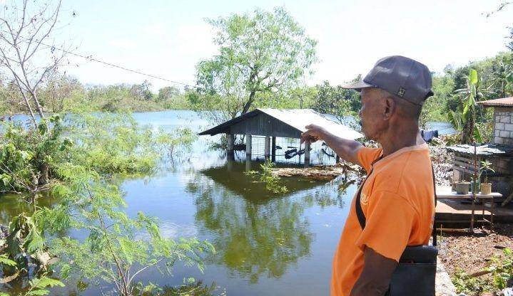 Sebuah danau baru terbentuk setelah Kupang diterjang bencana alam badai siklon tropis Seroja (ANTARA FOTO/Benny Jahang)
