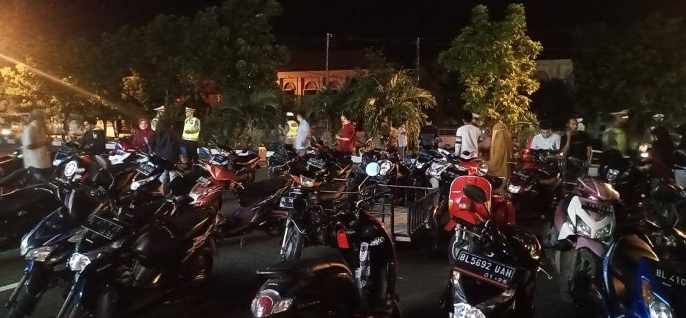Ilustrasi. Puluhan kendaraan disita polisi karena melakukan balap motor dan berknalpot blong (IDN Times/Istimewa)