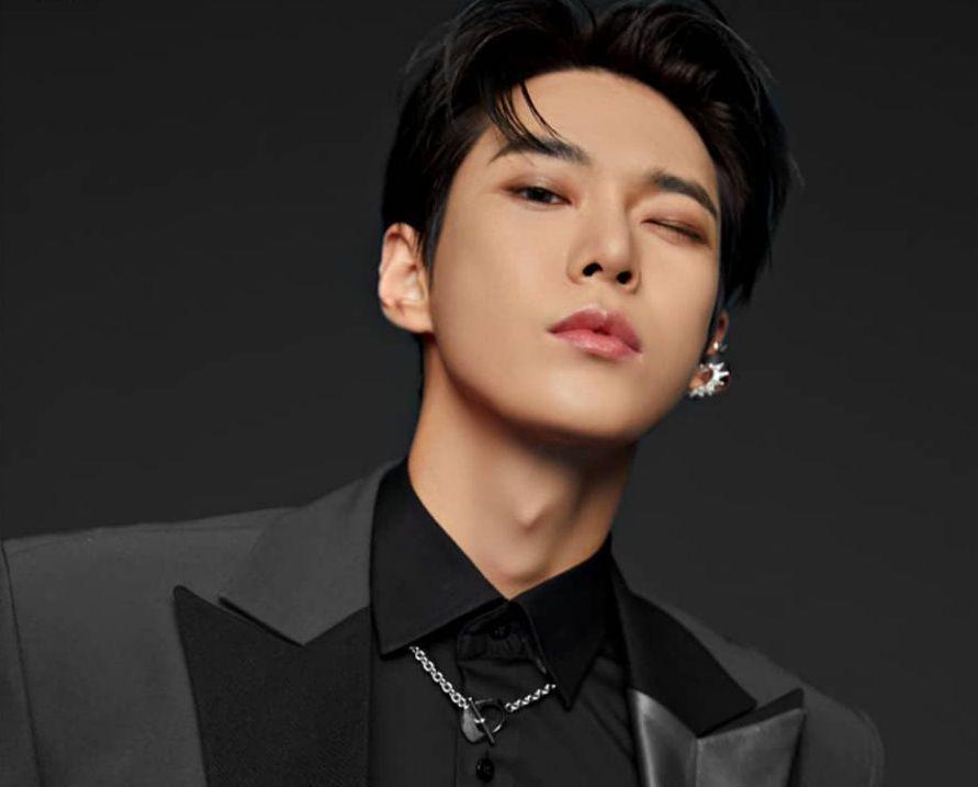 Makin Bersinar, 9 Pesona Doyoung NCT yang Debut sebagai Aktor Musikal