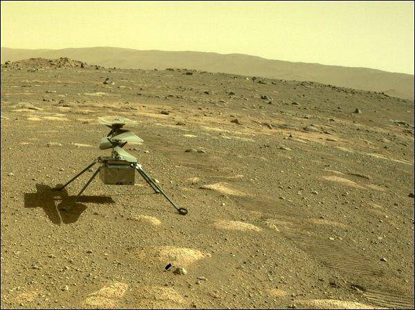 Helikopter Ingenuity yang digunakan oleh NASA untuk menjalankan misi luar angkasa di planet Mars. (Twitter.com/IngenuityNasa)