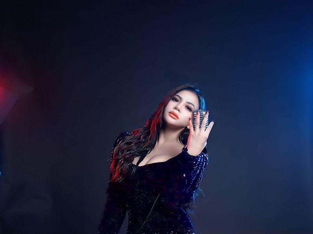10 Potret Tisya Erni, Pedangdut Sensasional yang Lagi Disorot