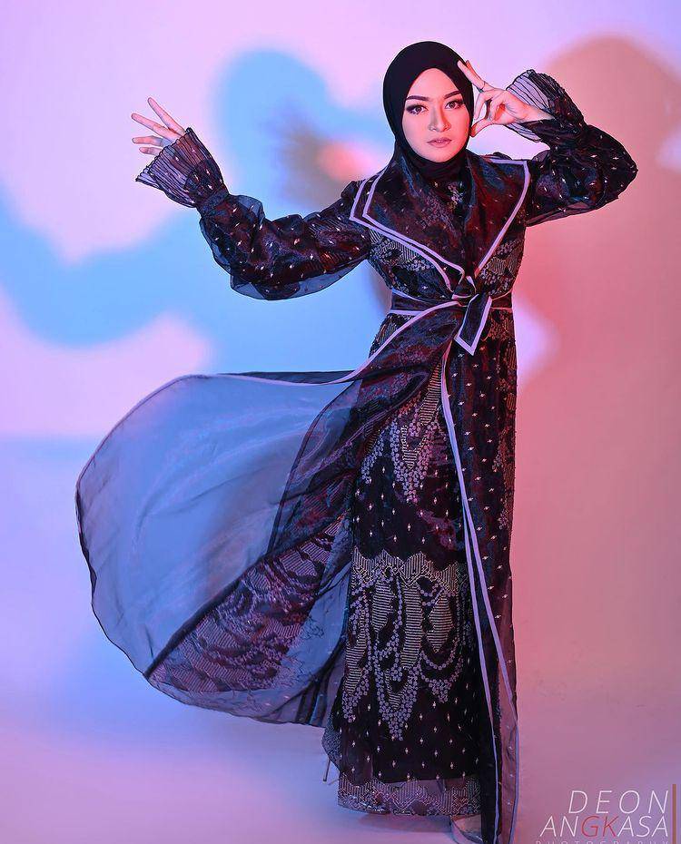 Deon Angkasa Photography via instagram.com/nathalieholscher