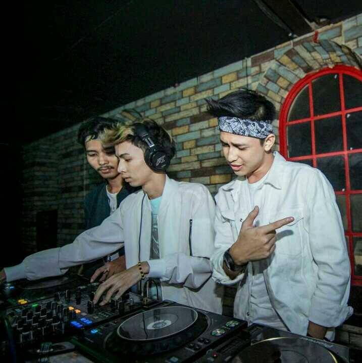 instagram.com/dj_izzky