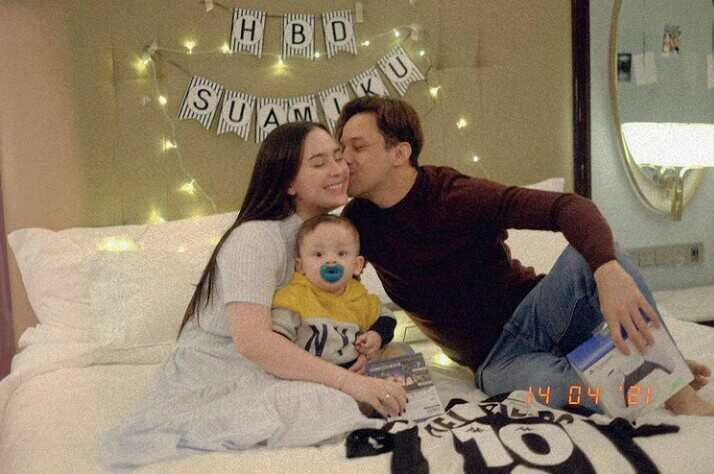 Harmonis, 10 Potret Keluarga Kecil Lucky Perdana dan Lidi Brugman