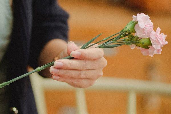 5 Tips jika Berada pada Fase Cinta dalam Diam, Mengalami?