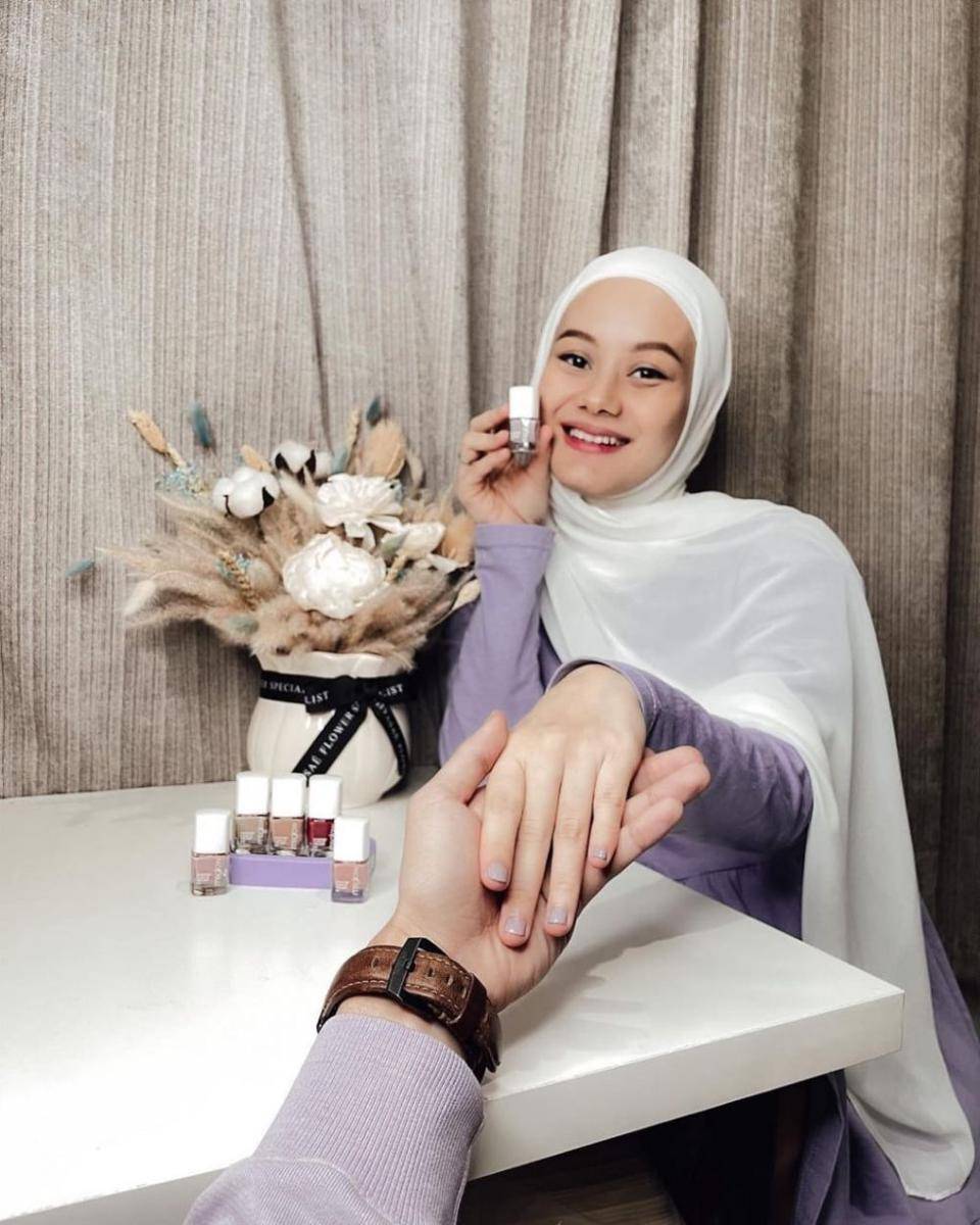 instagram.com/dindahw