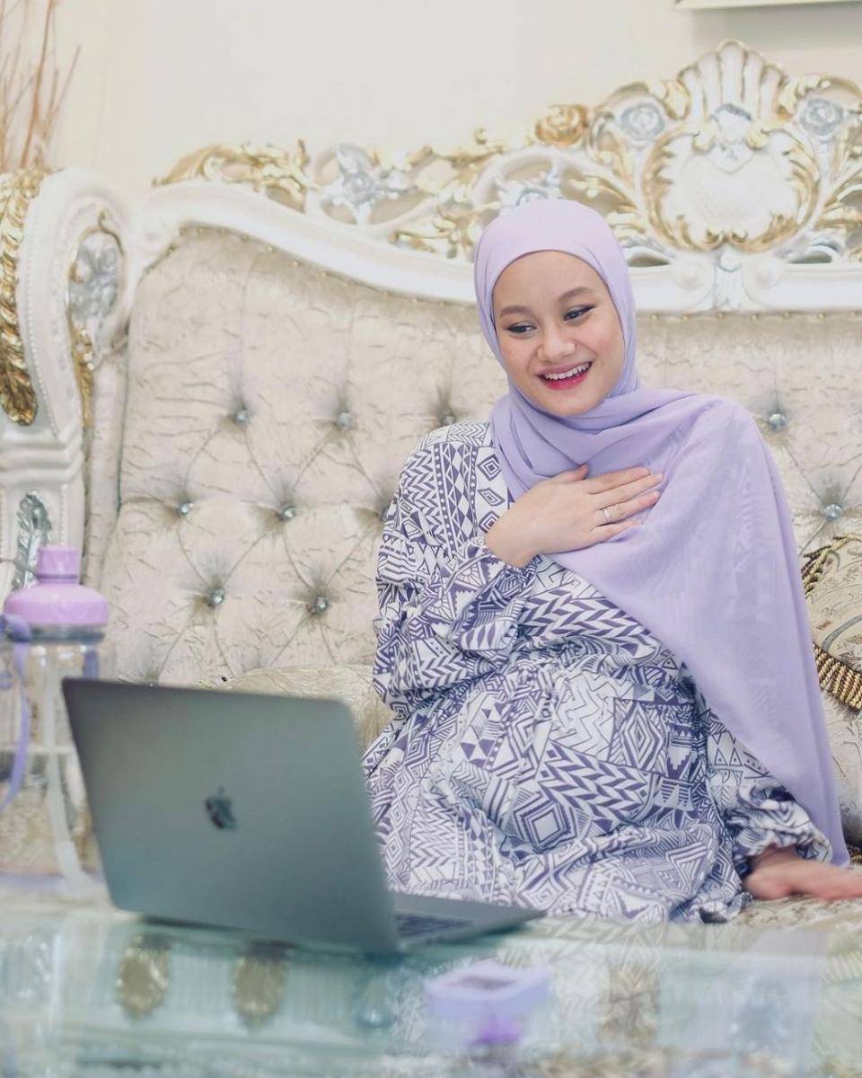 instagram.com/dindahw