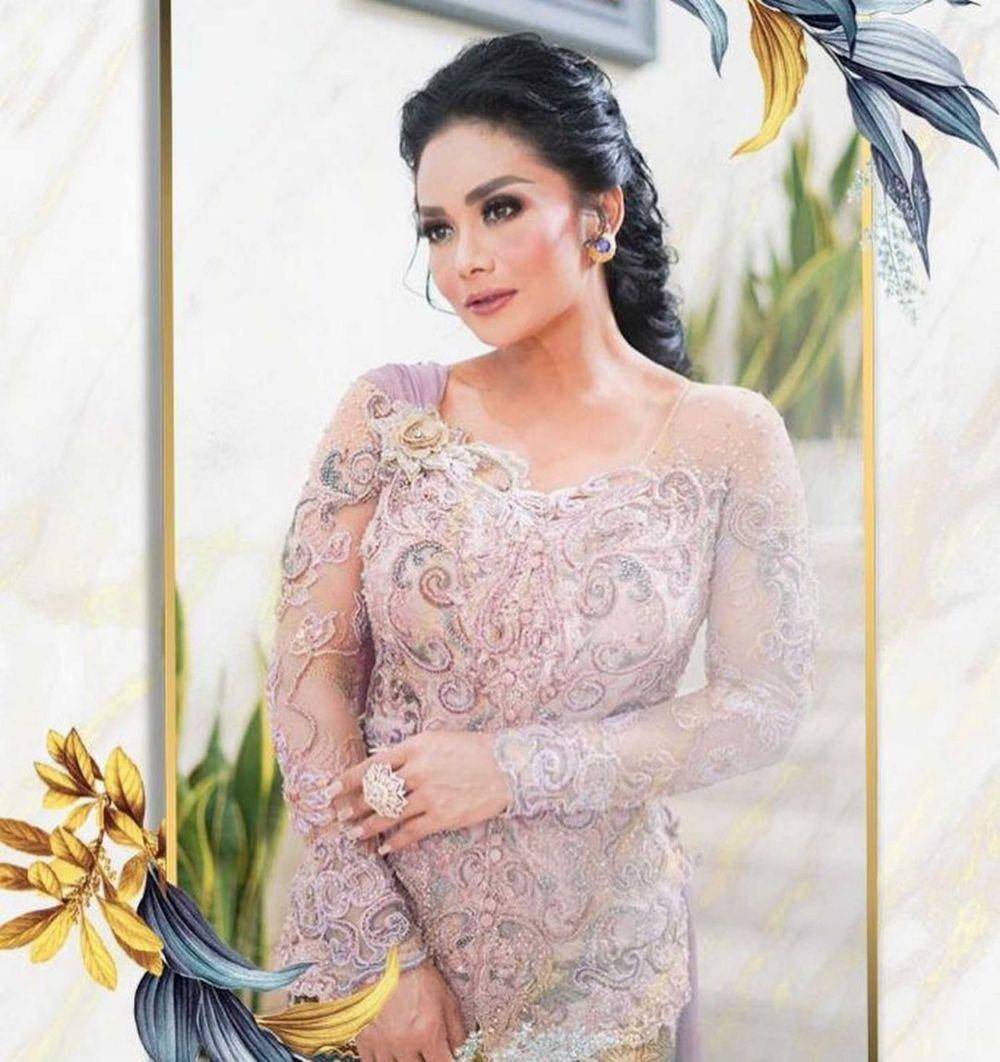Diva Berpuasa Instagram.com/krisdayantilemos/