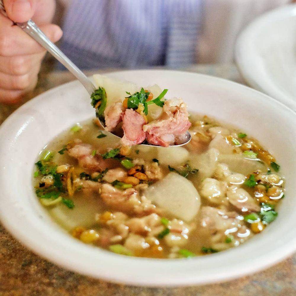 Soto bandung. instagram.com/foodnotestories