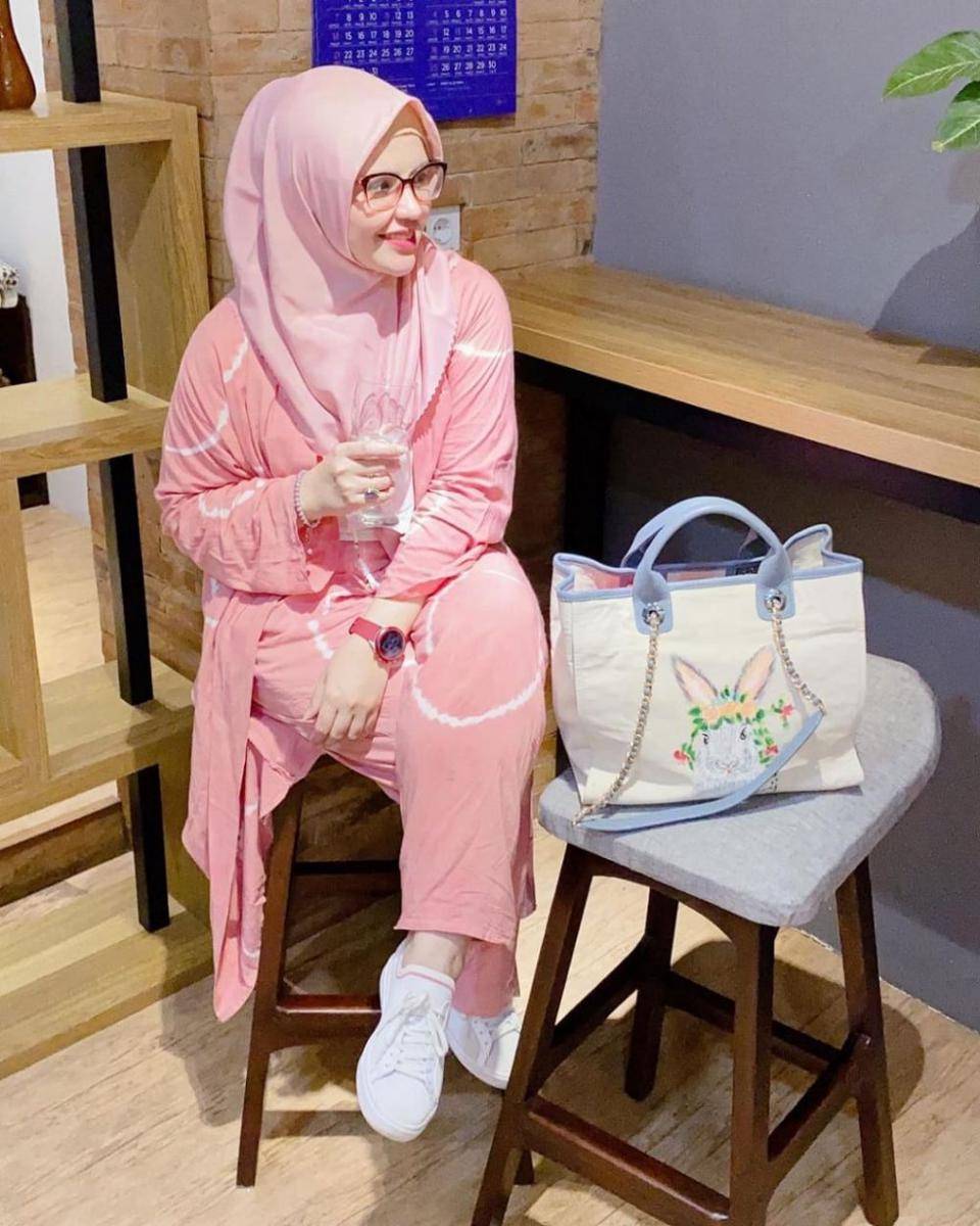 instagram.com/dhila_bekti