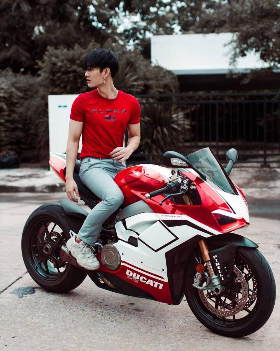 instagram.com/pavelphoom