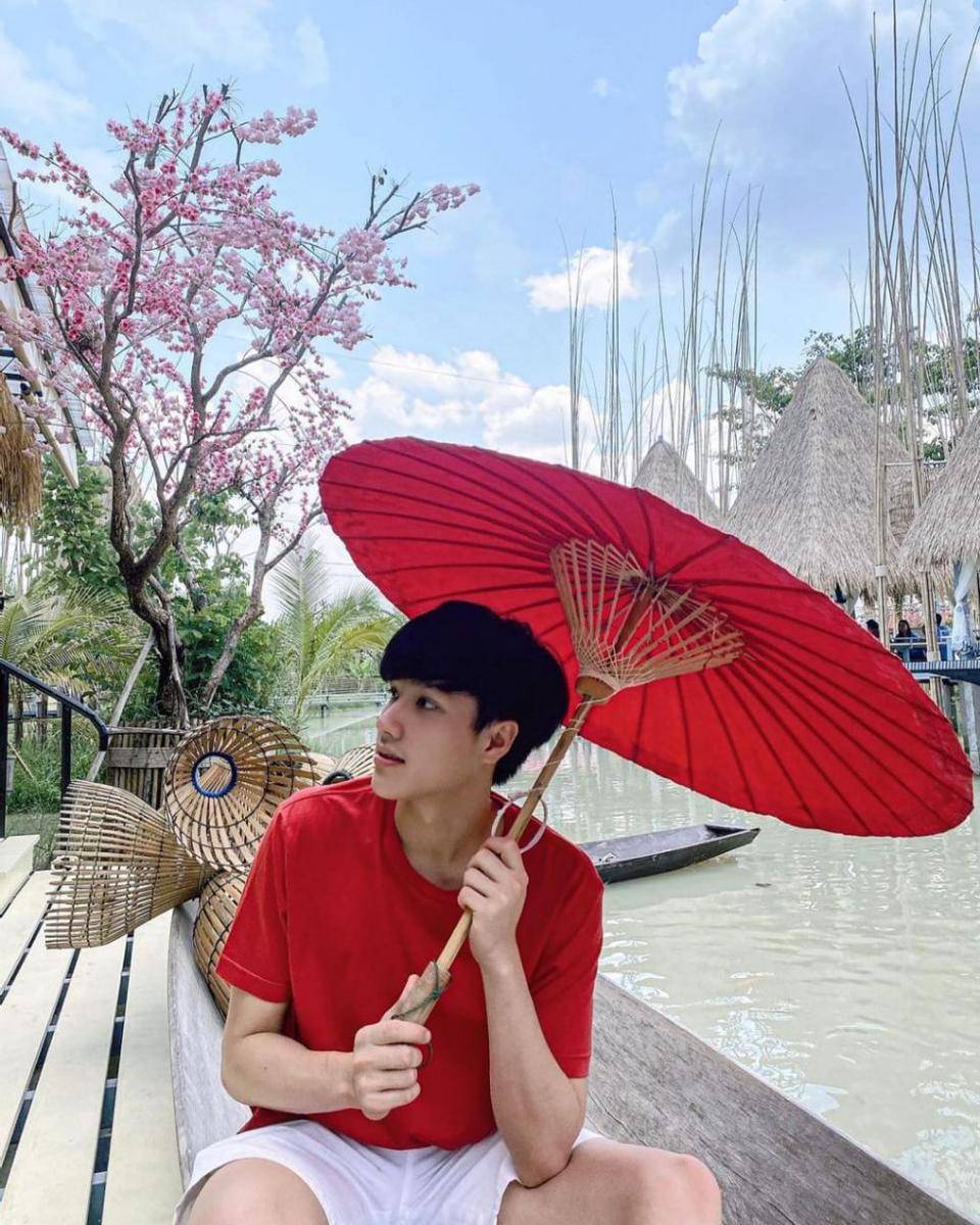 instagram.com/neo_neos
