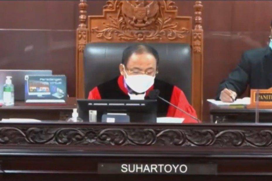 Sidang perkara permohonan uji materil pasal pelarangan narkotika golongan I untuk pelayanan kesehatan, Rabu (21/4/2021). (youtube.com/Mahkamah Konstitusi RI)