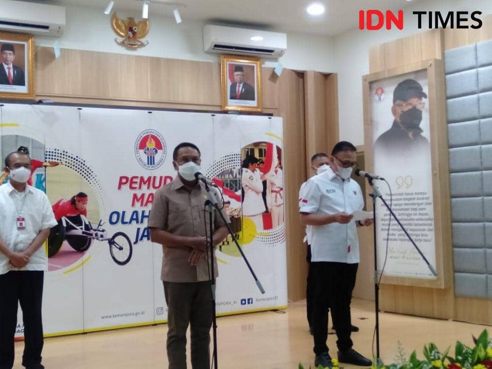 Ketua Umum PSSI, Mochamad Iriawan dan Menpora Zainudin Amali di Kemenpora, Rabu (21/4/2021). (IDN Times/Sandy Firdaus)