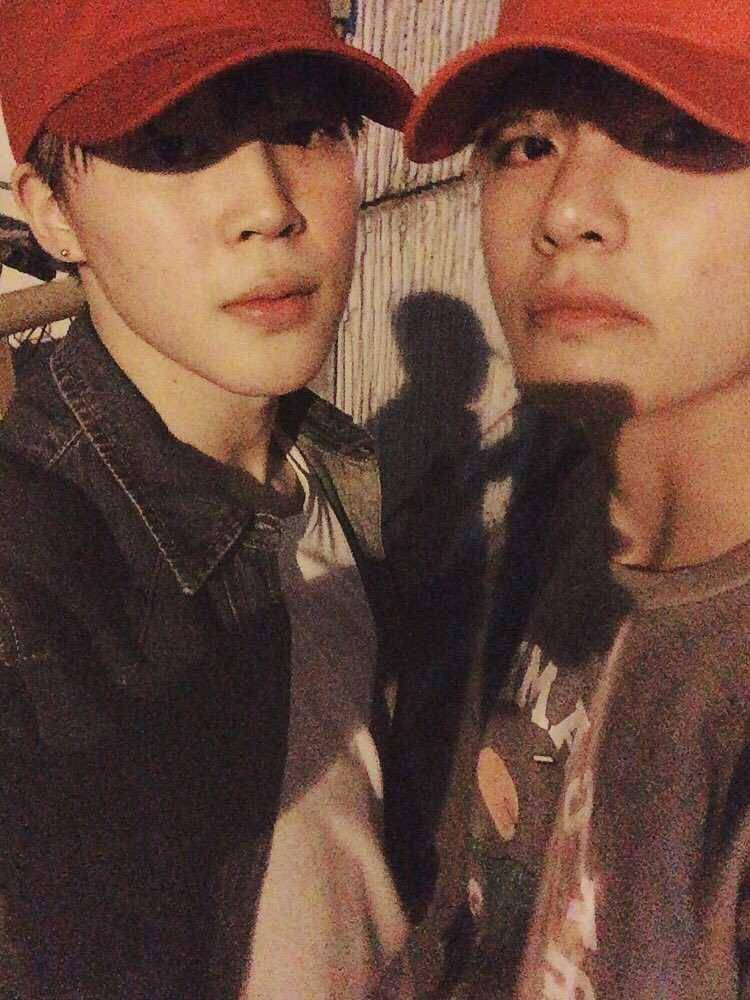 Twitter.com/BTS_twt