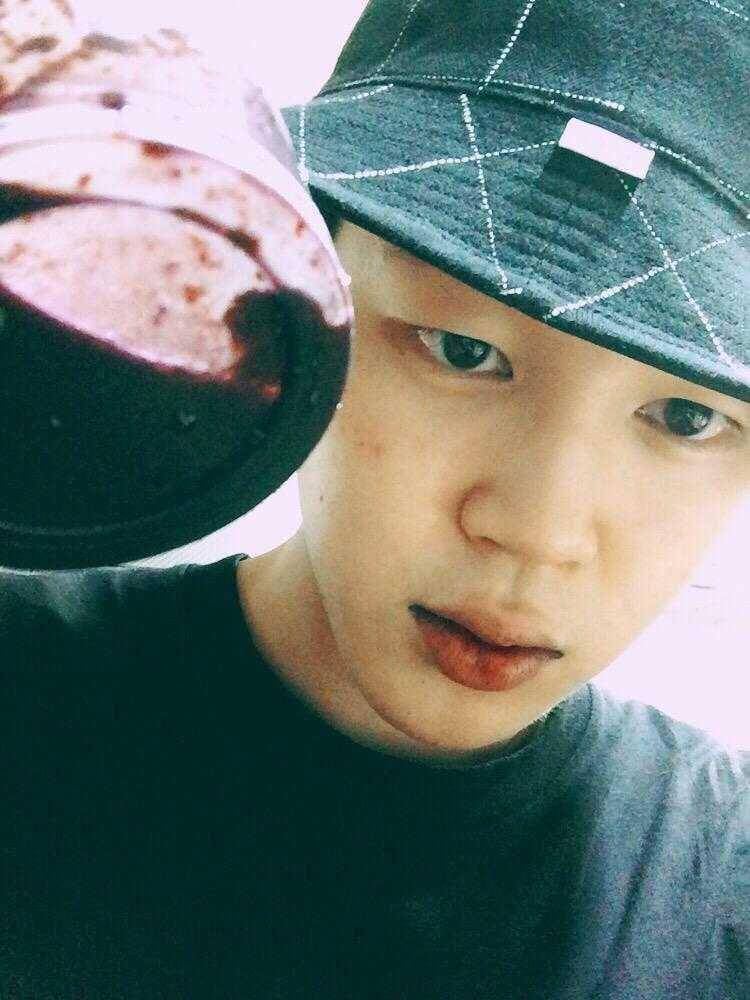Twitter.com/BTS_twt