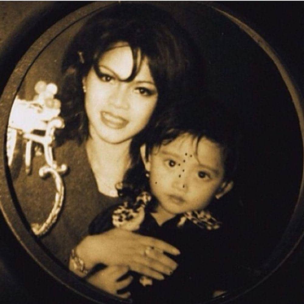 instagram.com/rachelvennya