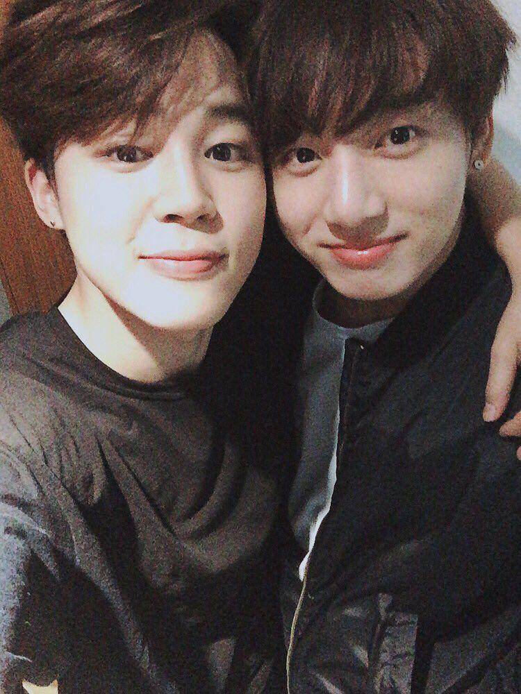 twitter.com/BTS_twt