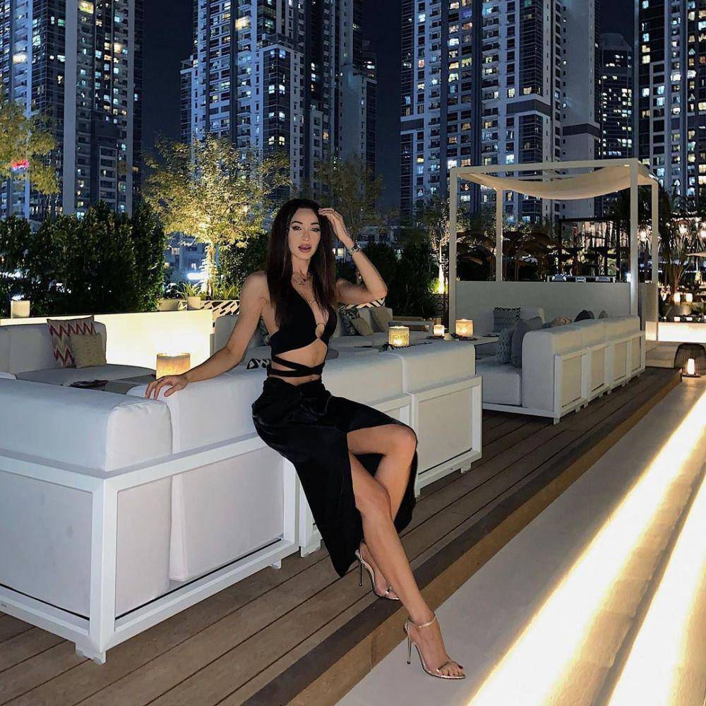 instagram.com/daniellepeazer
