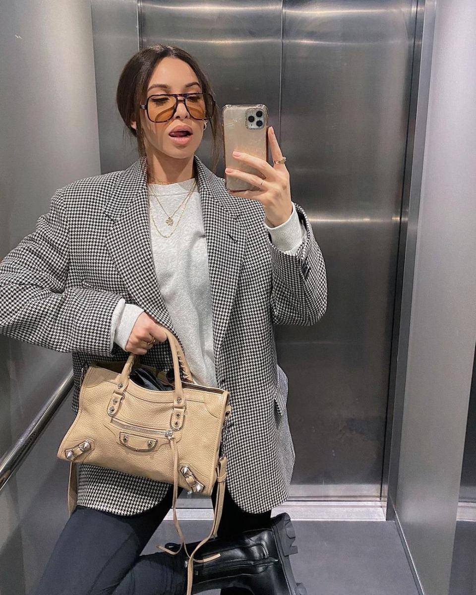 instagram.com/daniellepeazer