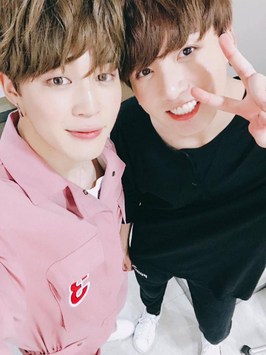 twitter.com/BTS_twt