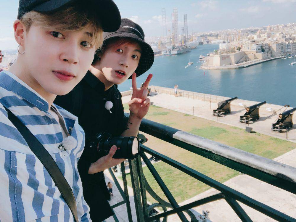 twitter.com/BTS_twt