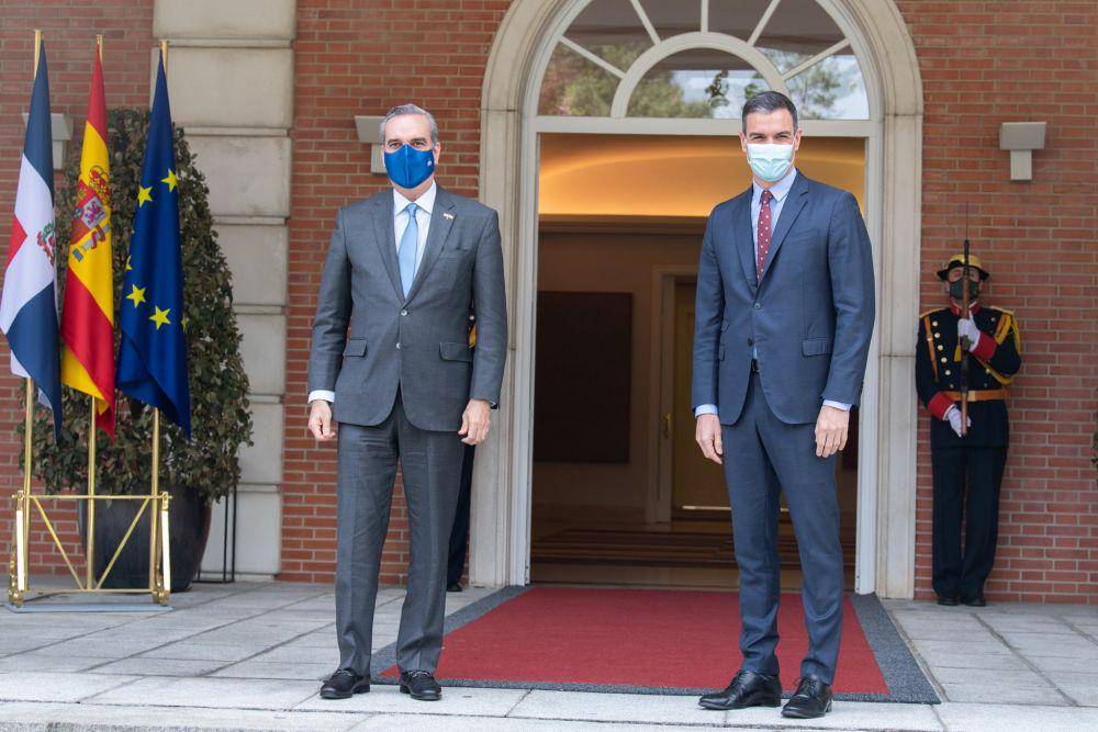 Pertamuan Presiden Republik Dominika Luis Abinader dan PM Spanyol Pedro Sanchez di Madrid. (twitter.com/sanchezcastejon)