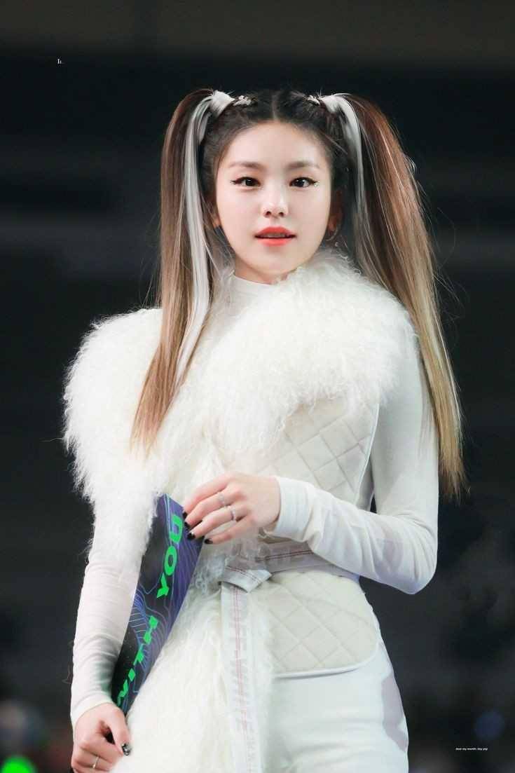twitter.com/lunayeji