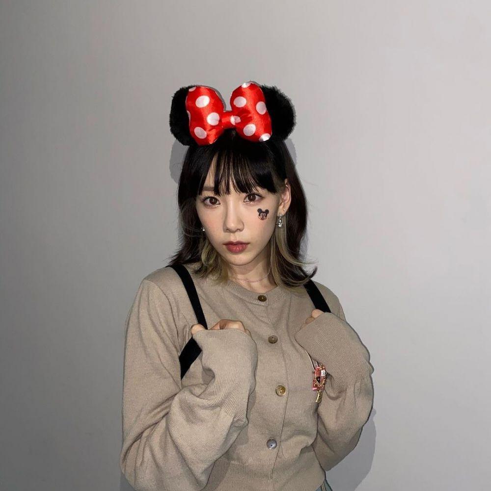 9 Potret Girly Taeyeon SNSD yang Kenakan Bandana