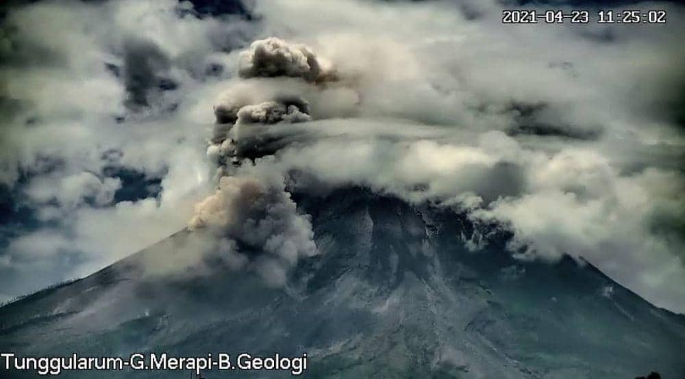 Kembali Bergejolak, Merapi Muntahkan Awan Panas Sejauh 2 Km
