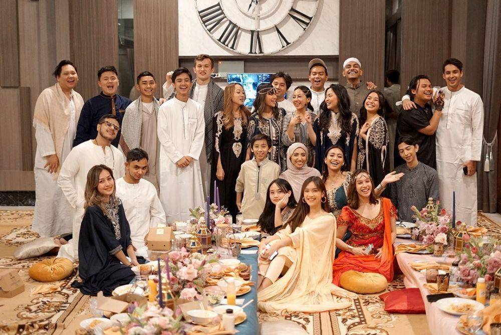 Keanu bukber bersama gengnya. (instagram.com/keanuagl)