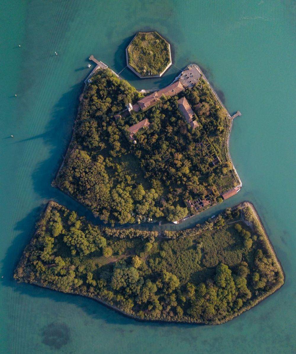 Instagram.com/abandoned_newengland