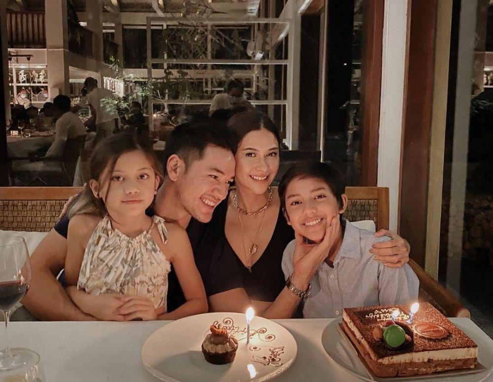 10 Potret Harmonis Keluarga Nana Mirdad dan Andrew White